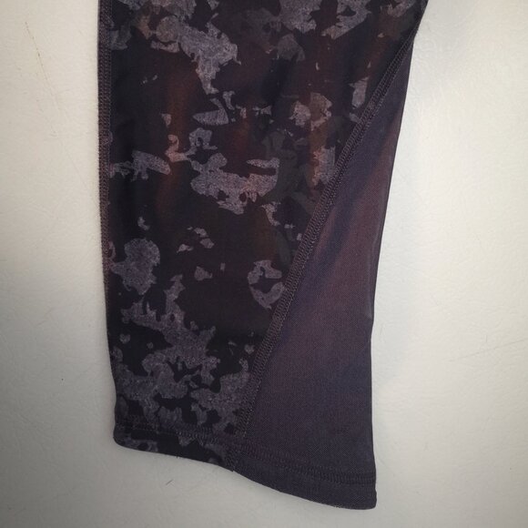 Under Armour Ladies Size XL Purple & Silver Compression Heat Gear Leggings - Picture 5 of 8